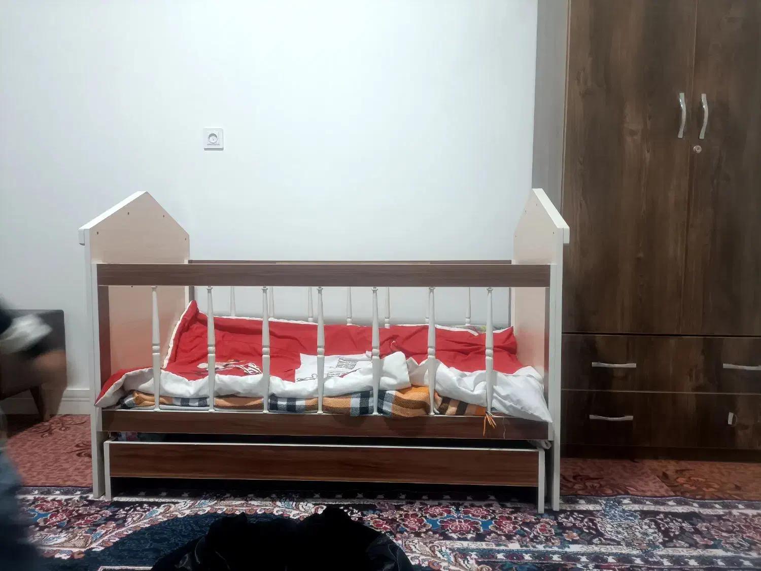 تخت گهواره کودک|اسباب و اثاث بچه|سیرجان, |دیوار