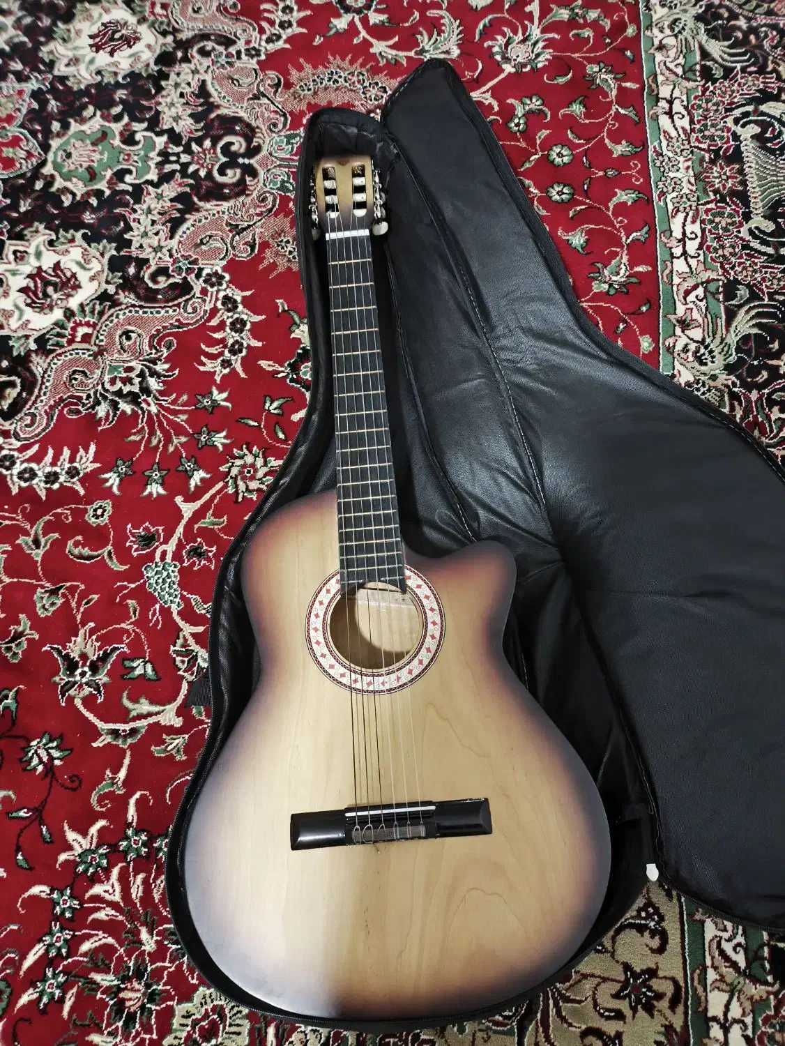 گیتار در حد نو|گیتار، بیس، امپلیفایر|میاندوآب, |دیوار