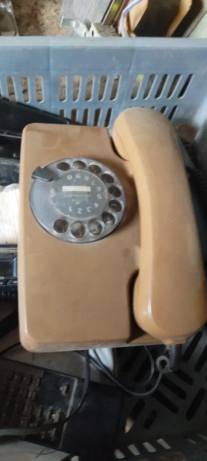 دو عدد تلفن قدیمی اصلی|تلفن رومیزی|اشتهارد, |دیوار