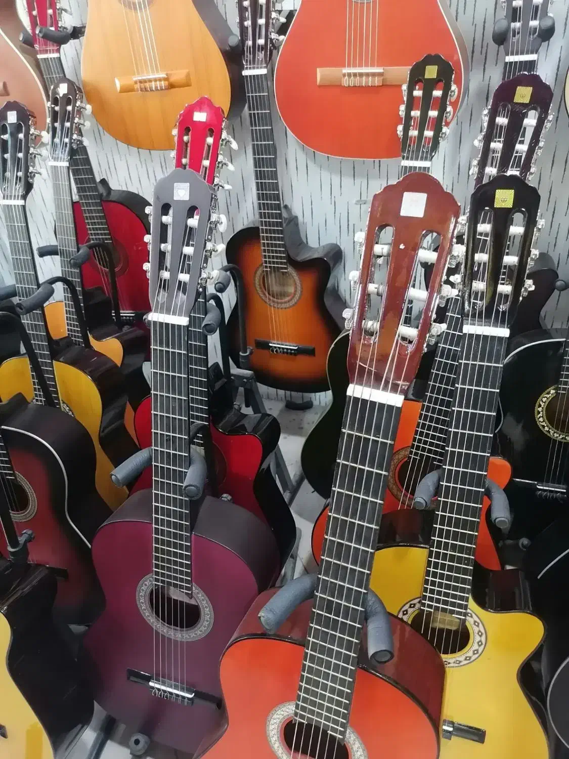 گیتار صادقانه، حرفه‌ای، متفاوت.|گیتار، بیس، امپلیفایر|مشهد, ولیعصر (شهرک غرب)|دیوار