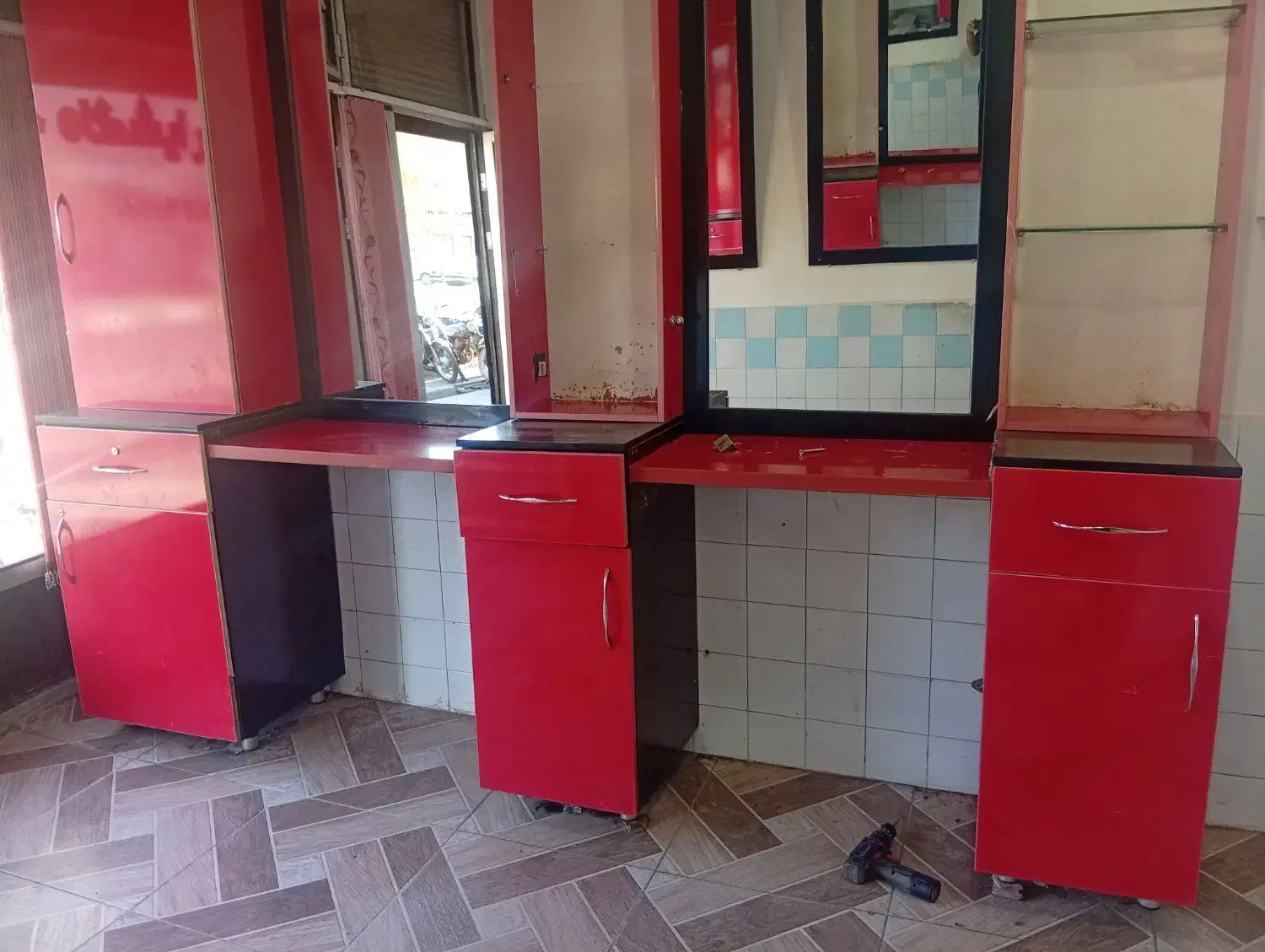 کابینت|آرایشگاه و سالن‌های زیبایی|میاندوآب, |دیوار