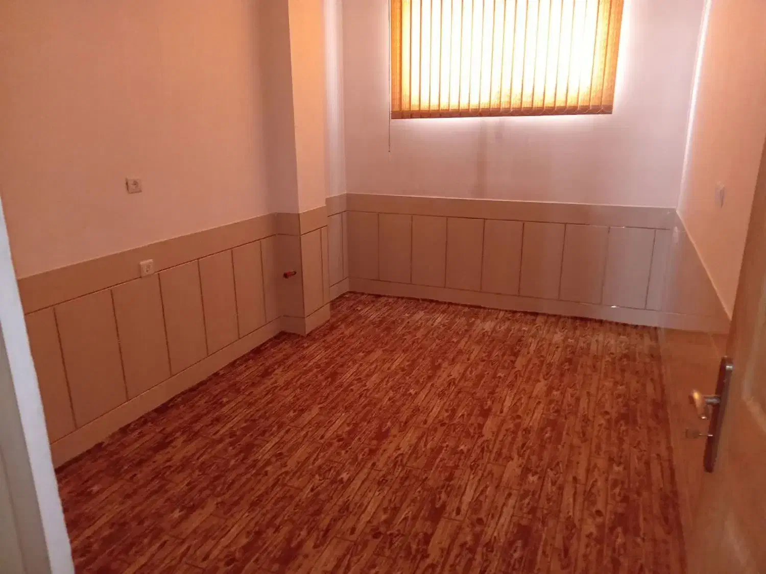 سروستان. فاز یک. طبقه بالا . دوخوابه|فروش آپارتمان|شهرضا, |دیوار