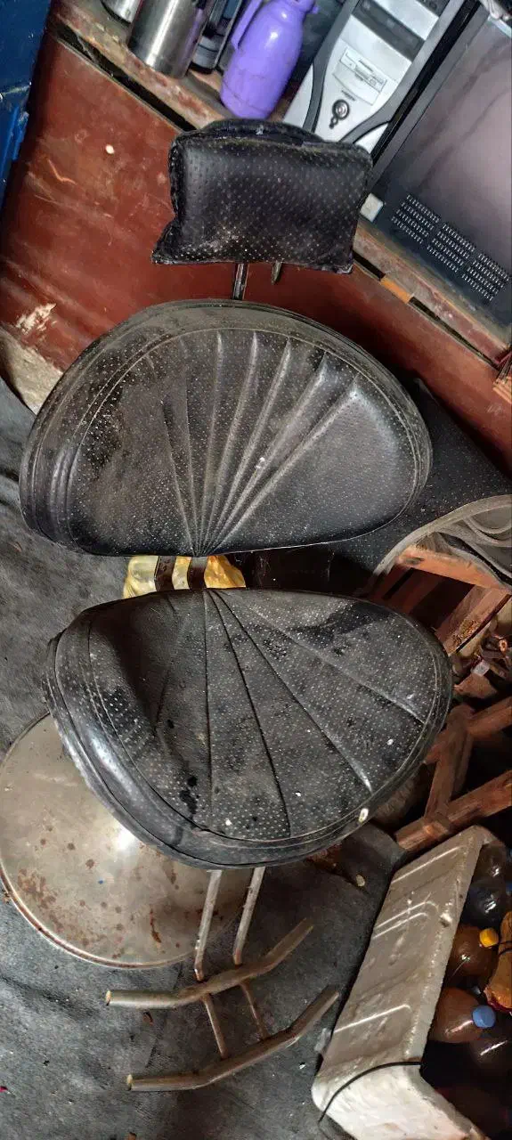 صندلی اصلاح بسیار سالم و تمیز|صندلی و نیمکت|صومعه‌سرا, |دیوار