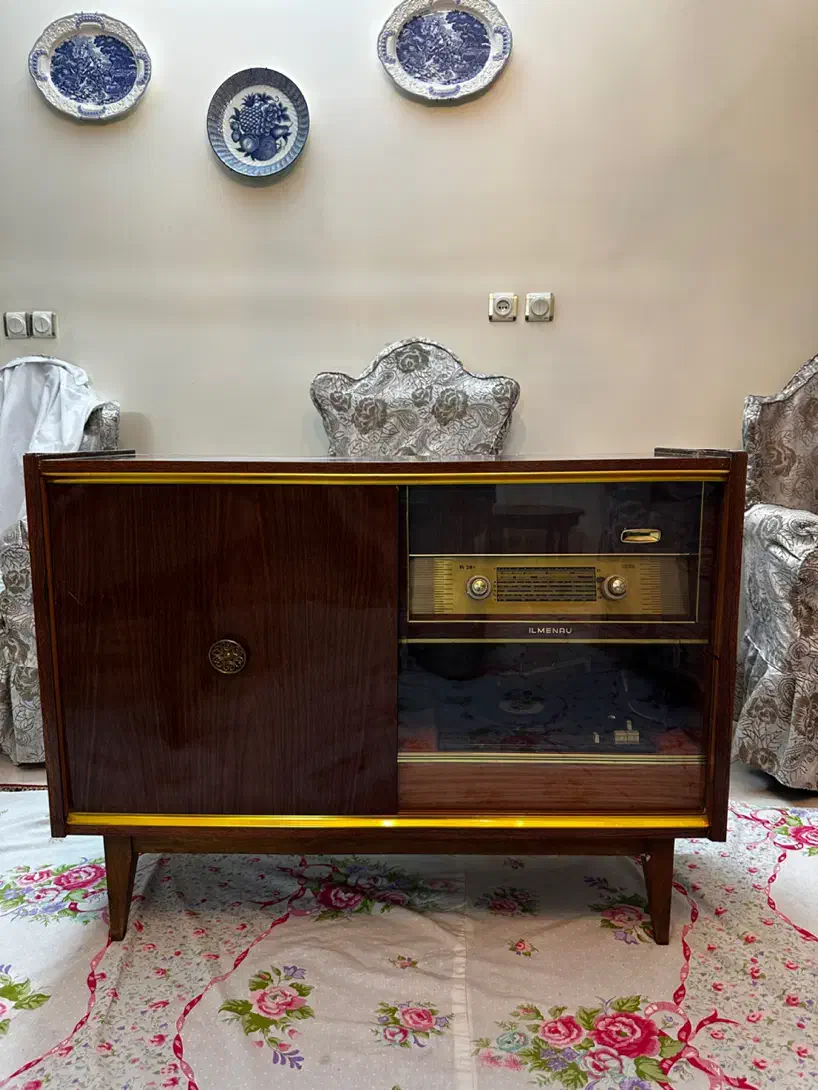 کنسول گرام فیلیپس و رادیو لامپی سانبرگ ۱۹۴۵ المان|کلکسیون اشیاء عتیقه|تهران, نیروی هوایی (پیروزی)|دیوار