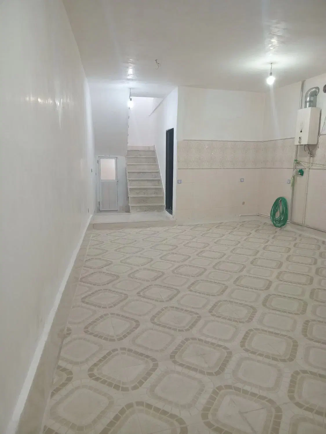 حیاط آپارتمانی دوطبقه ونیم باپارگینگ|فروش آپارتمان|تبریز, |دیوار