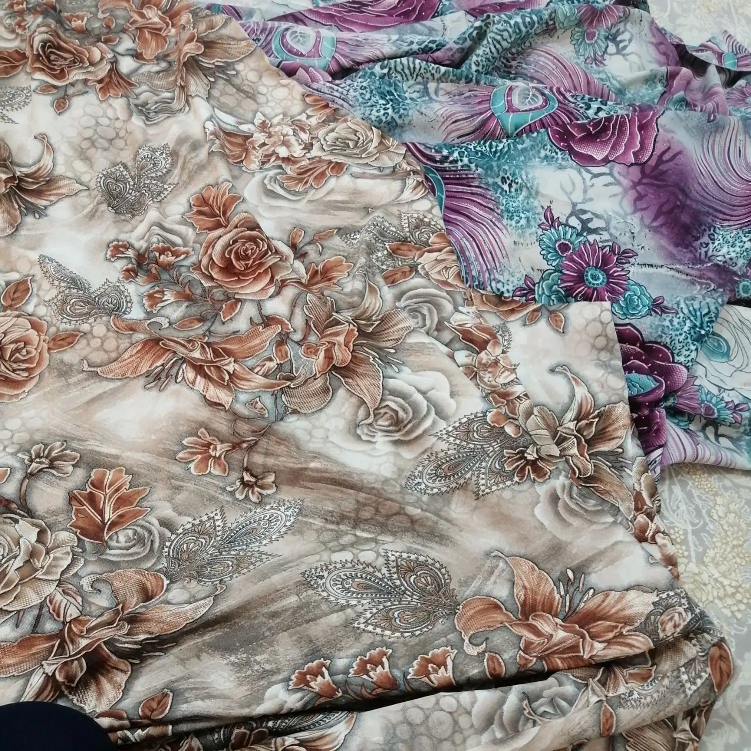 دو عدد چادر رنگی|لباس|قم, باغ شریفی|دیوار