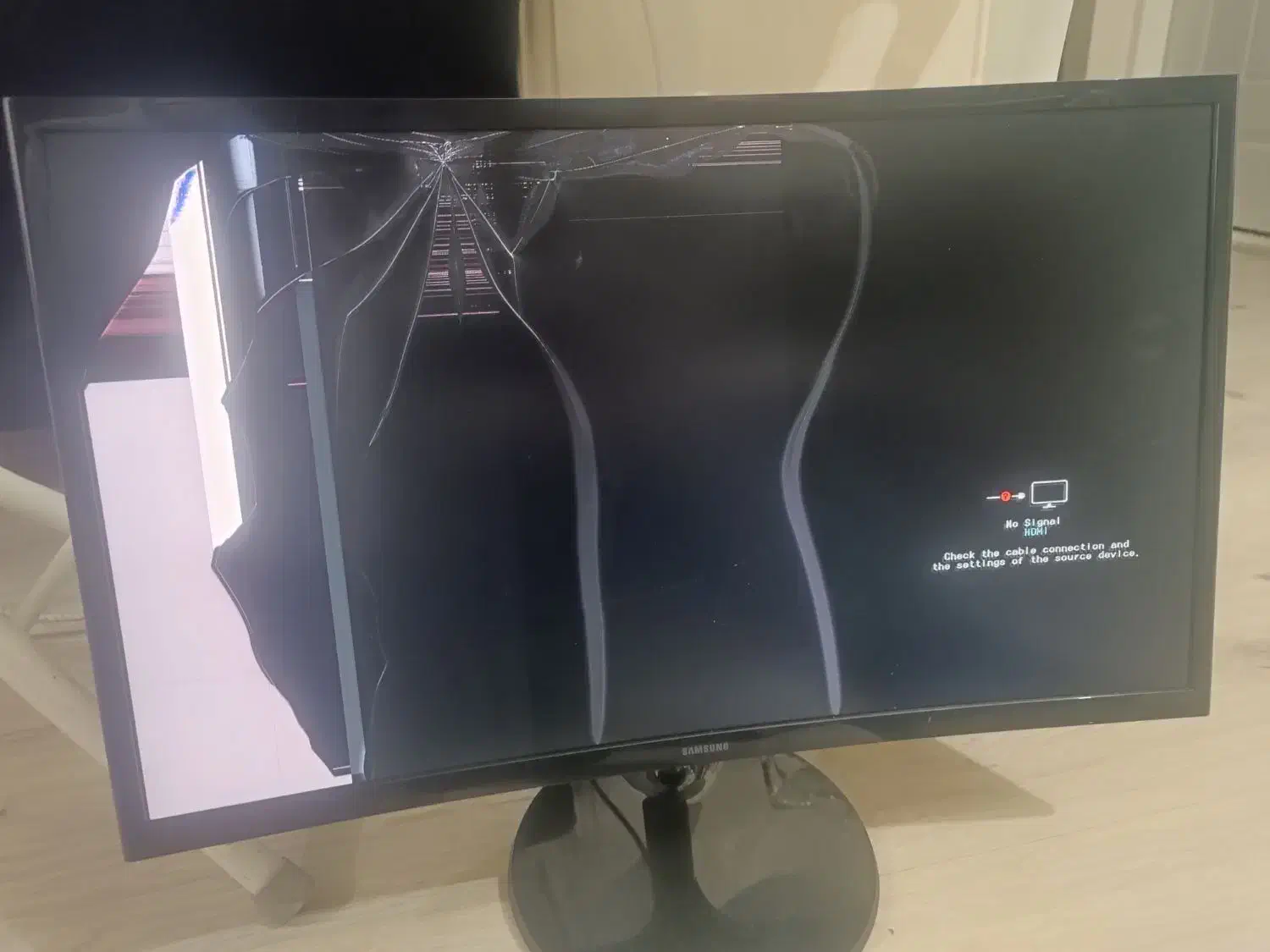 مانیتور سامسونگ 24اینچ منحنی مدل  s24c360eam شکسته|قطعات و لوازم جانبی رایانه|ارومیه, |دیوار