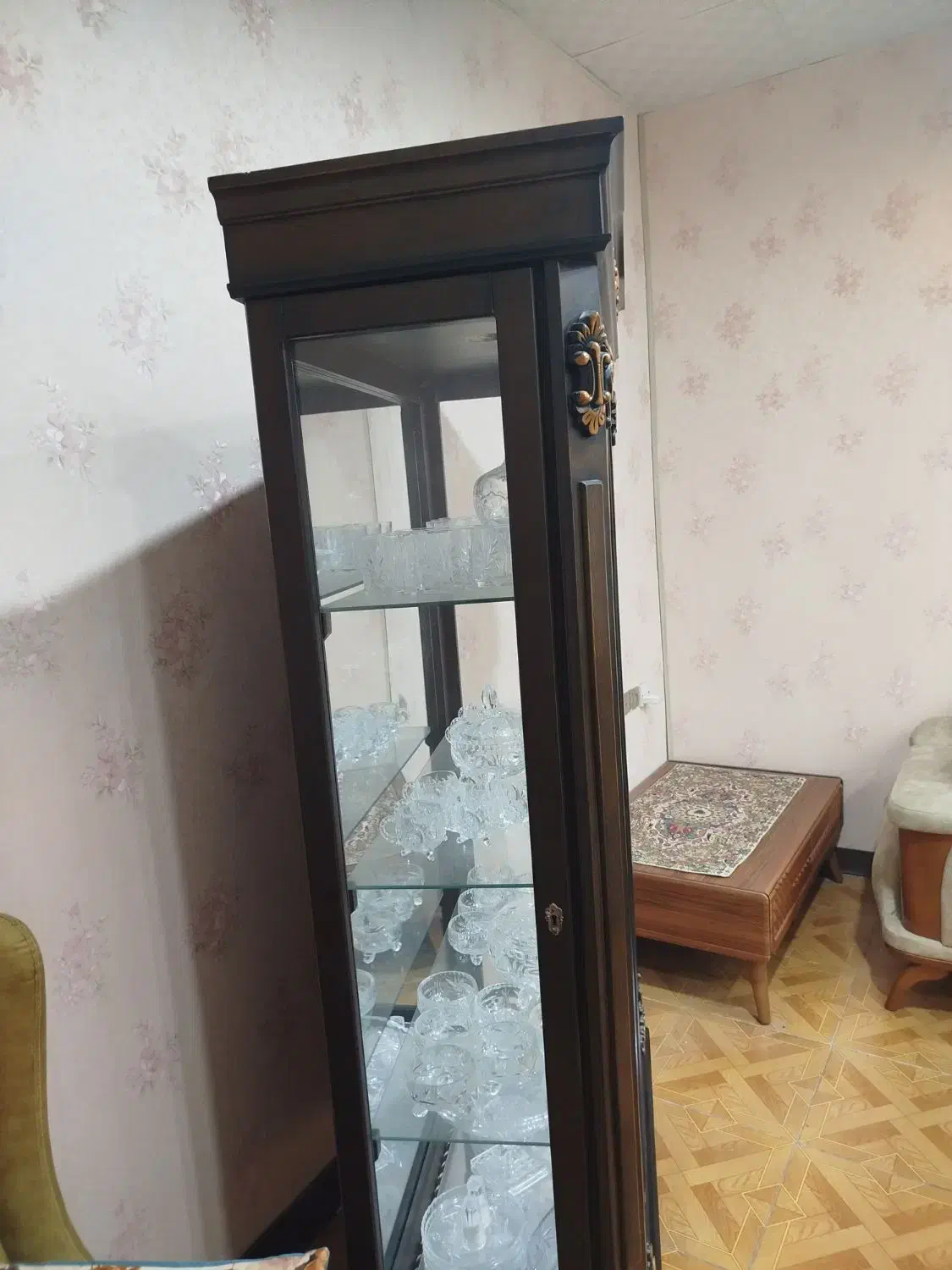 بوفه چهار طبقه ، قفل دار ، پایه دار .|بوفه، ویترین، کنسول|آبادان, |دیوار