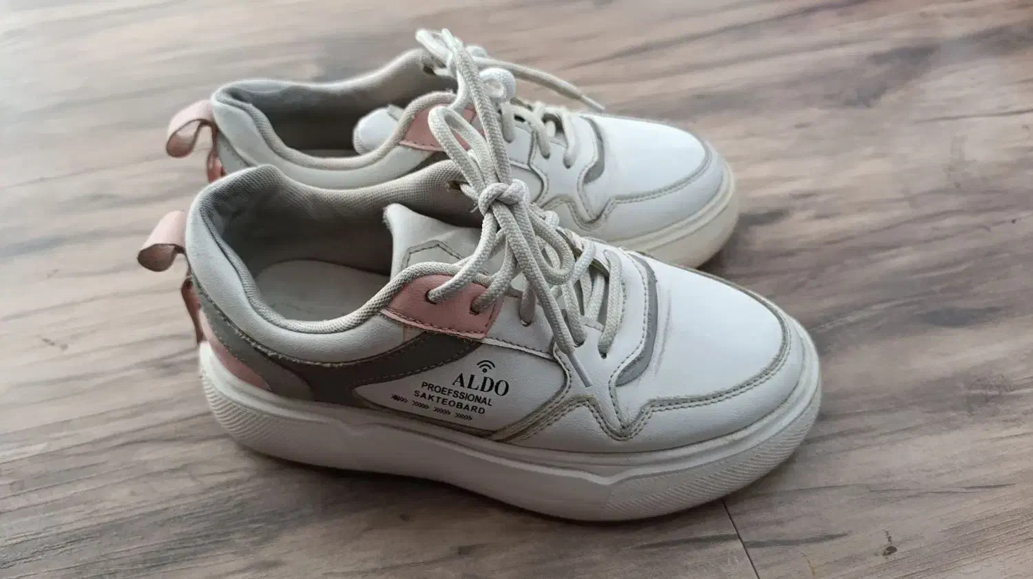 کفش اسپرت|کیف، کفش، کمربند|تهران, مرزداران|دیوار