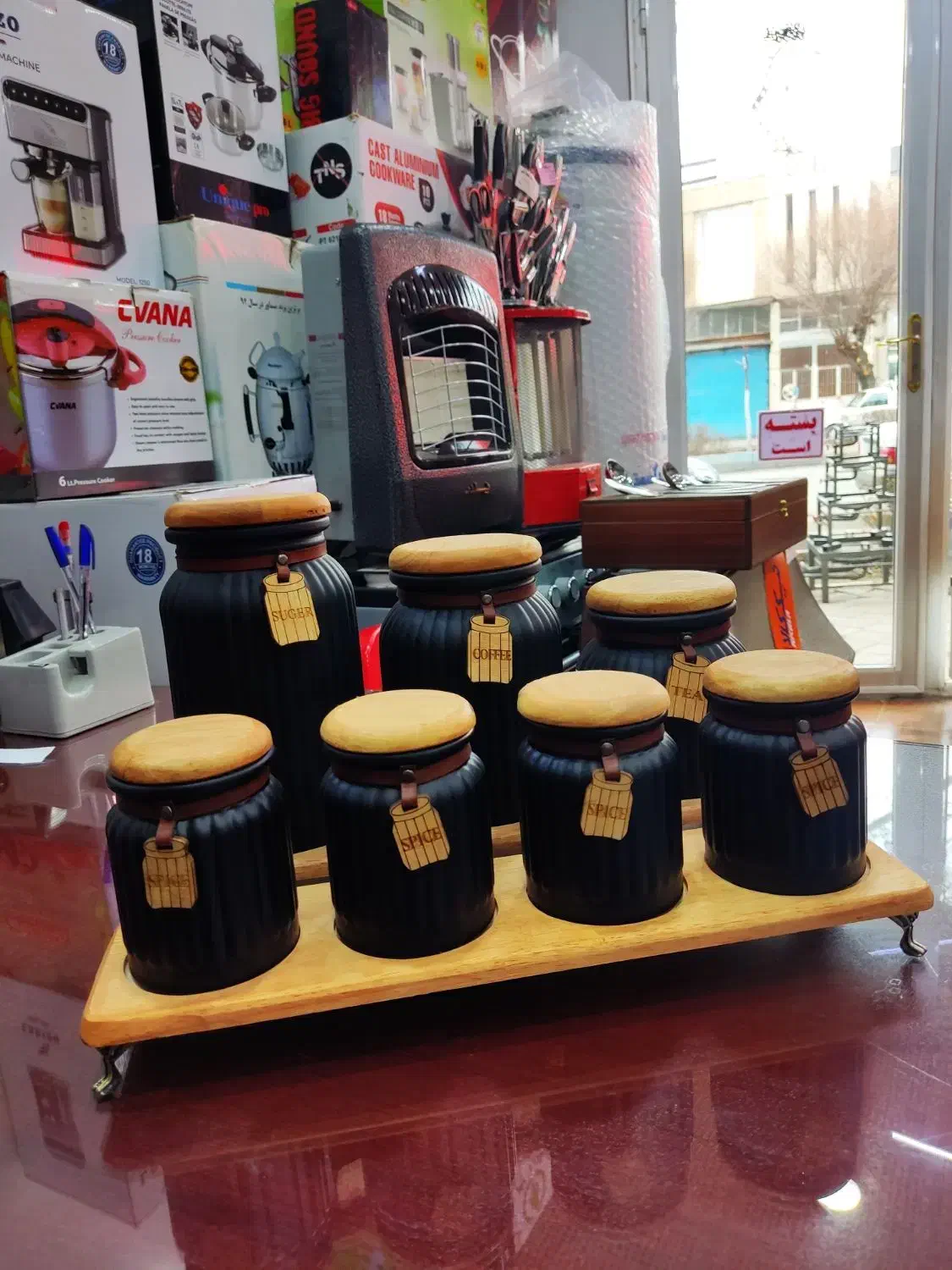 جاحبوباتی|ظروف پخت‌وپز|خوی, |دیوار