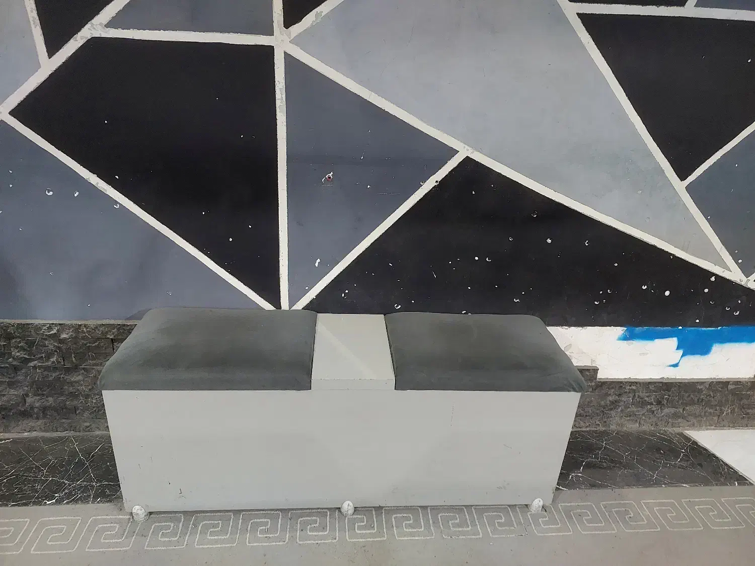 نیمکت|صندلی و نیمکت|اهواز, کمپلو شمالی|دیوار