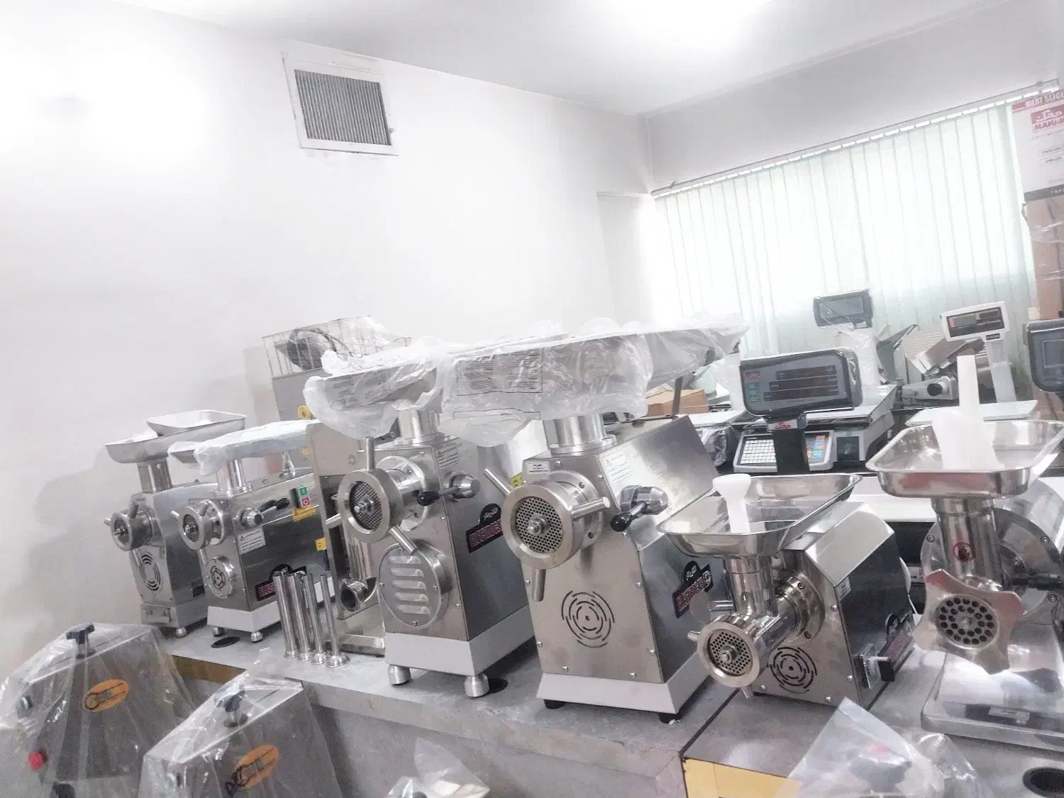 چرخ گوشت صنعتی سایز 32 (الکتروکار و امگا)|کافیشاپ و رستوران|تهران, سلسبیل جنوبی|دیوار