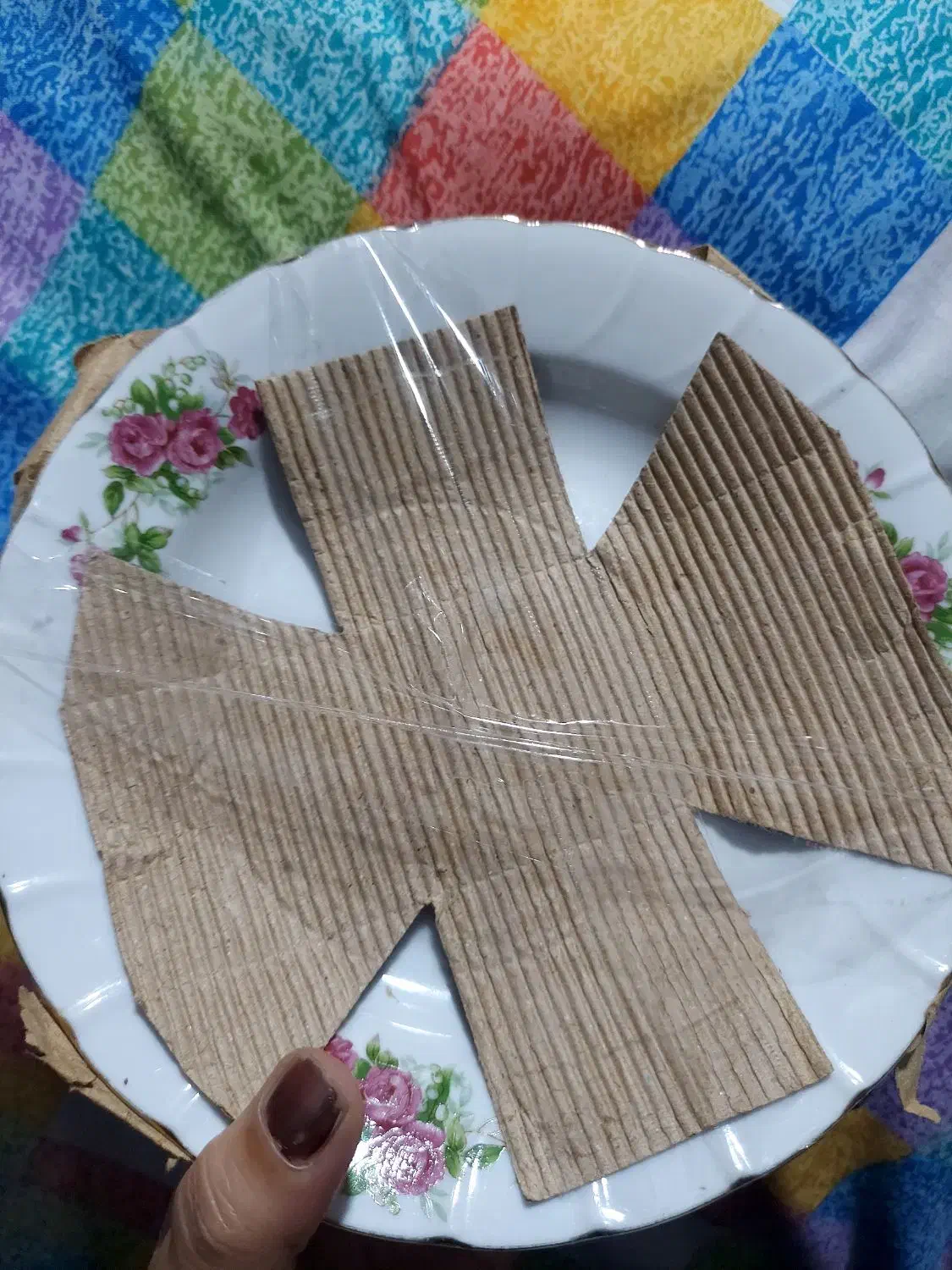 بشقاب غذا خوری گل سرخ|ظروف سرو و پذیرایی|خسروشاه, |دیوار