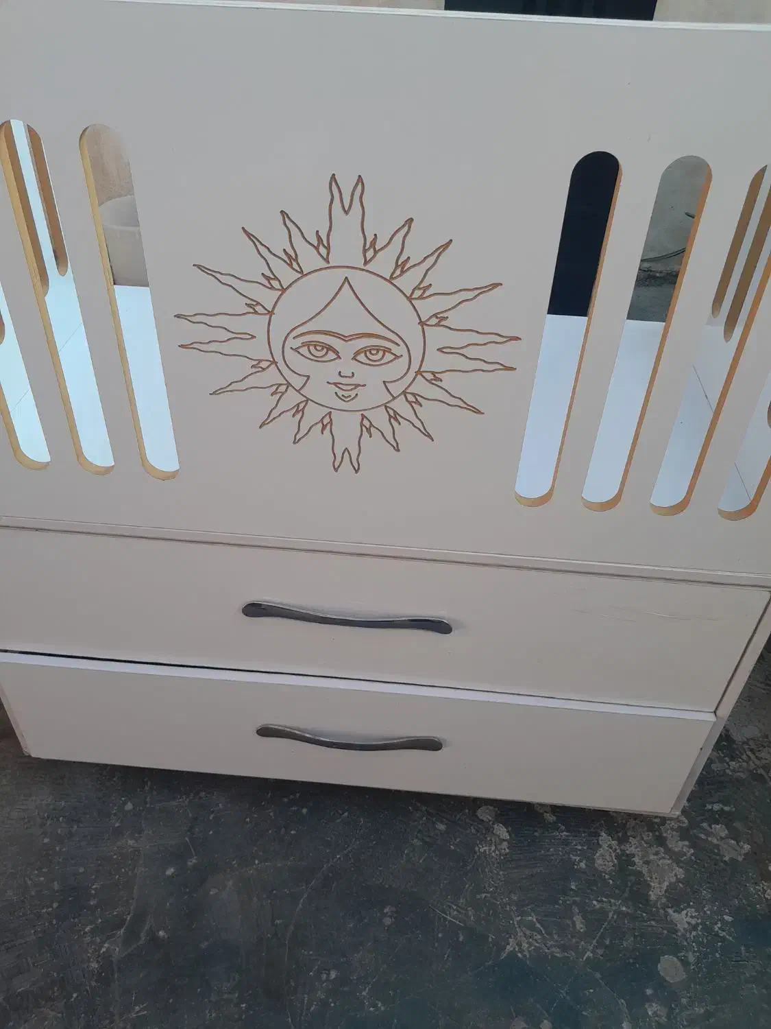 تخت کودک|تخت و صندلی بچه|لالی, |دیوار