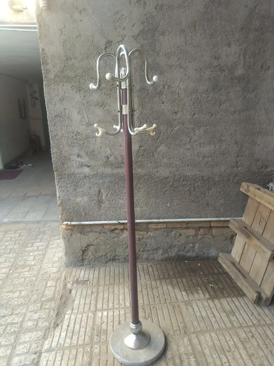 جالباسی ایستاده سالم و تمیز|بندرخت و رخت‌آویز|سبزوار, رضوی|دیوار