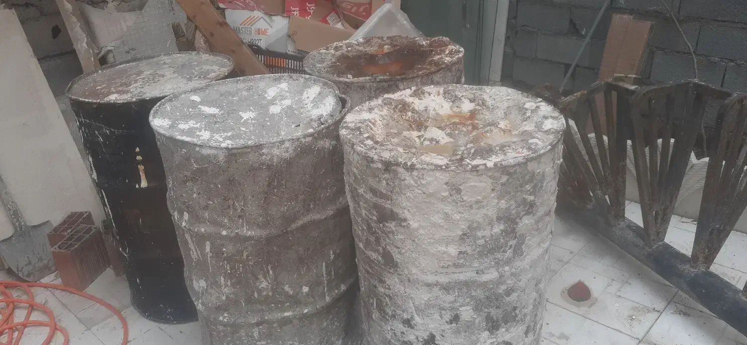 ۴ الی ۵ بشکه و ۲ عدد فرغون|مصالح و تجهیزات ساختمان|نوشهر, |دیوار