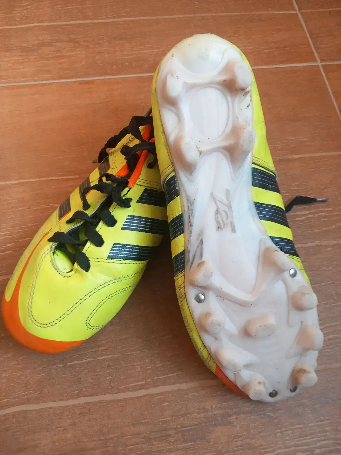 کفش چمن|کیف، کفش، کمربند|شیروان (لرستان), |دیوار