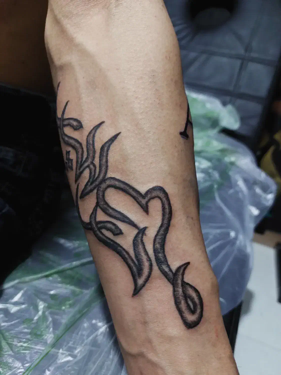 خدمات تخصصی تتو و پیرسینگ|خدمات آرایشگری و زیبایی|سنندج, |دیوار