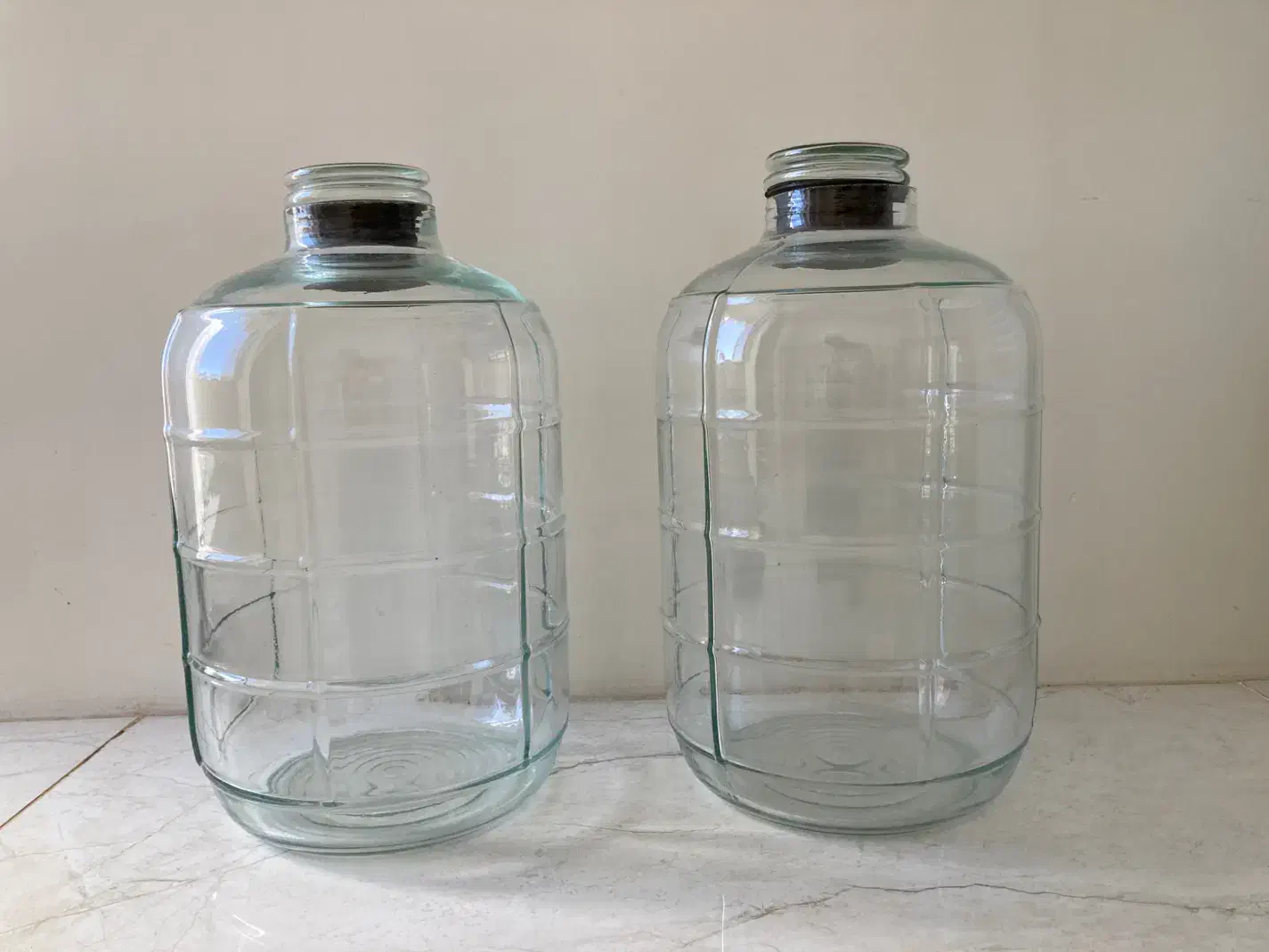 قرابه ۲۰ لیتری شیشه ای|ظروف نگهدارنده، پلاستیکی، یک‌بارمصرف|تبریز, |دیوار