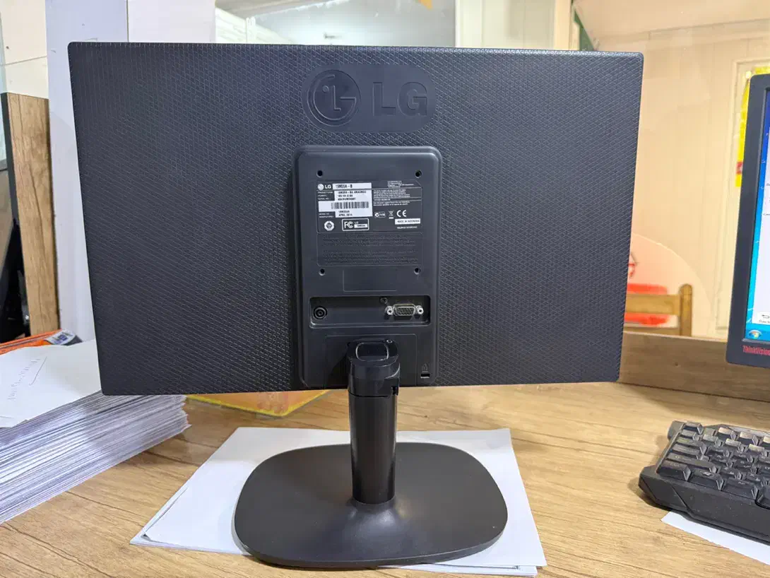 مانیتور ۱۹ اینچ ال جی Lg|قطعات و لوازم جانبی رایانه|مشهد, هفت تیر (نه دره)|دیوار