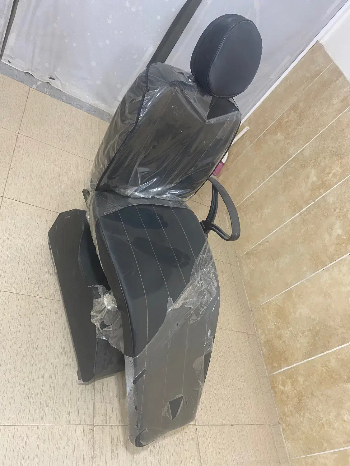 صندلی اصلاح|آرایشگاه و سالن‌های زیبایی|سبزوار, هفت تیر|دیوار