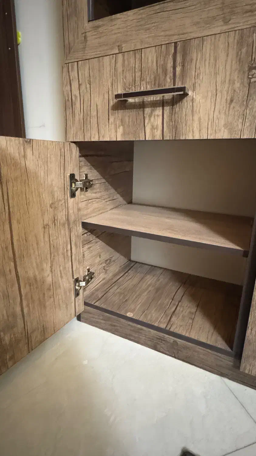 کتابخونه چوبی در حد نو|کتابخانه، شلف، قفسههای دیواری|اصفهان, باغ زیار|دیوار