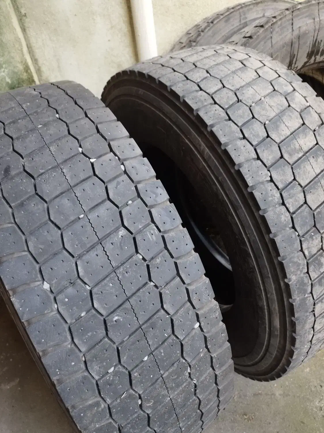 لاستیک ۳۱۵ گل عقب دو جفت|قطعات یدکی و لوازم جانبی|رشت, فرزانه|دیوار