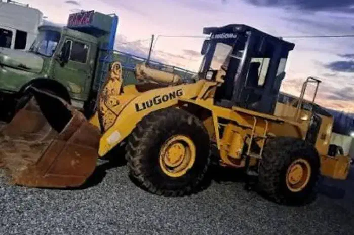 لدر لیوگانگ مدل ۲۰۰۶|خودرو سنگین|یزد, |دیوار