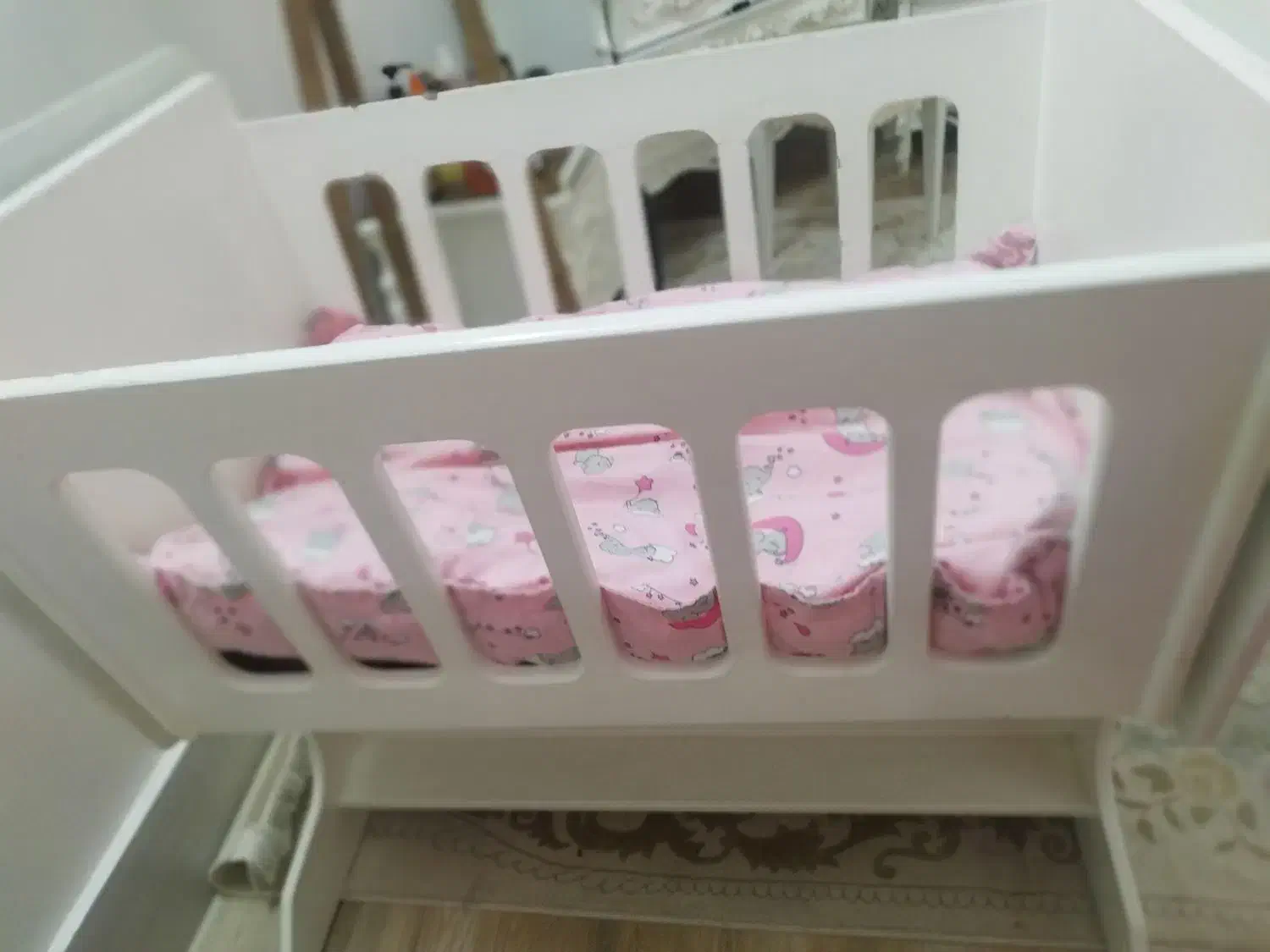 تخت کنار مادر و گهواره کودک|تخت و سرویس خواب|نیشابور, گمنام غربی|دیوار