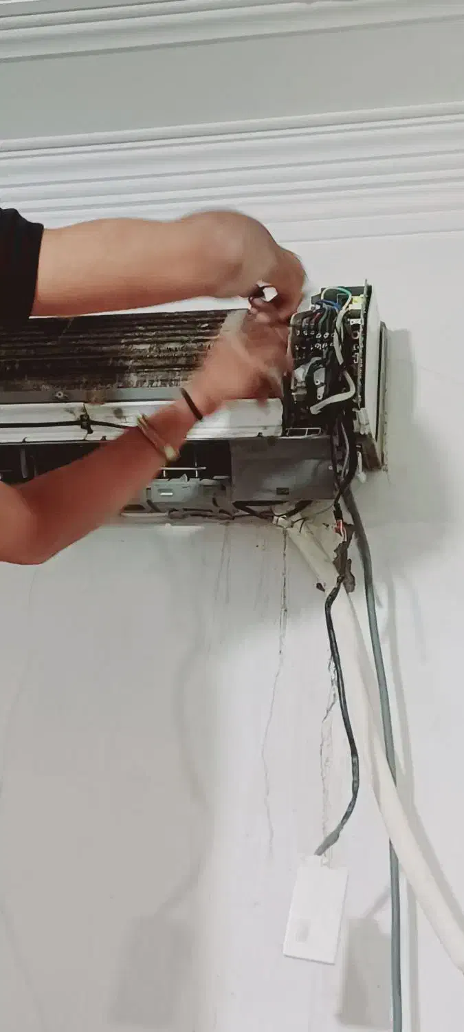 نصب اسپیلت و تعمیرات و تعمیرات یخچال خانگی و مغازی|خدمات پیشه و مهارت|زهک, |دیوار