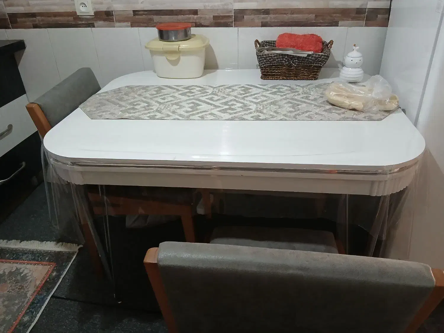 میز ناهار خوری با صندلی|میز و صندلی غذاخوری|صدرا-فارس, فاز ۱|دیوار