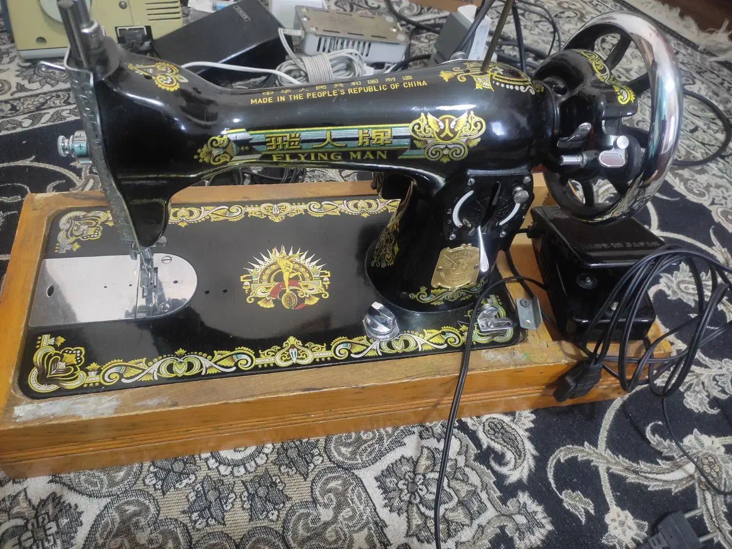 چرخ خیاطی|چرخ خیاطی و ریسندگی|شیراز, ریشمک|دیوار