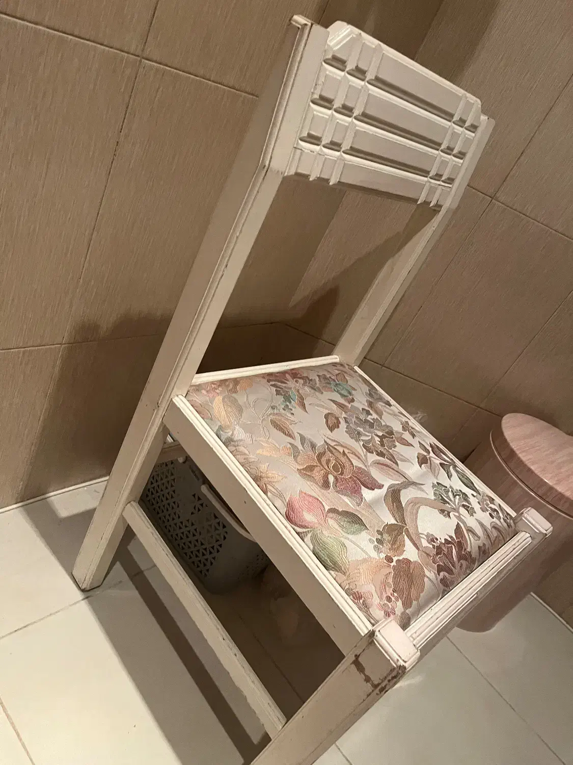 صندلی سفیدرنگ جنس چوب باروکش|صندلی و نیمکت|تبریز, |دیوار