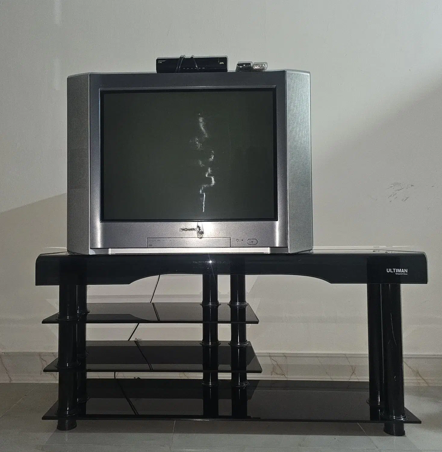 تلویزیون سونی و میز تلویزیون و گیرنده دیجیتال|تلویزیون و پروژکتور|سنقر, |دیوار