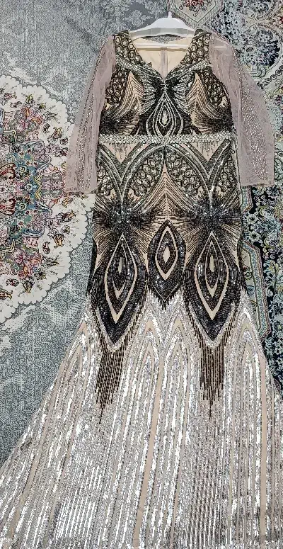 لباس مجلسی|لباس|دورود, |دیوار