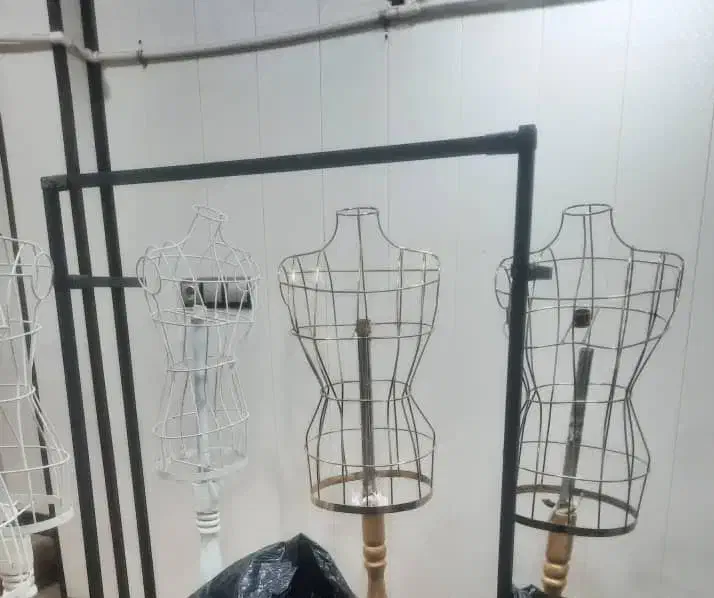 مانکن فلزی و سوزن خور و معمولی|لوازم خیاطی و بافتنی|قم, زنبیل آباد|دیوار