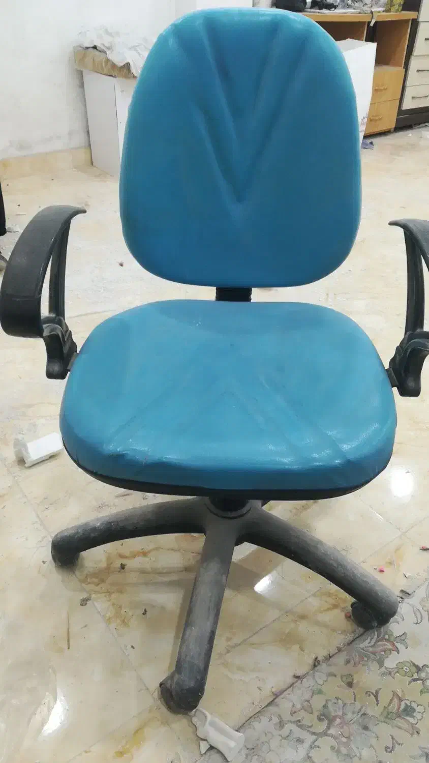 صندلی لاکی. و صندلی اداری|صندلی و نیمکت|بندر انزلی, بشمن|دیوار