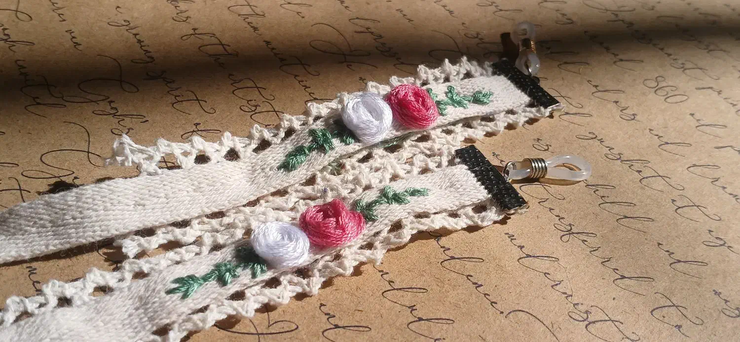 بند عینک گلدوزی|صنایع دستی و سایر لوازم تزئینی|رشت, جانبازان|دیوار