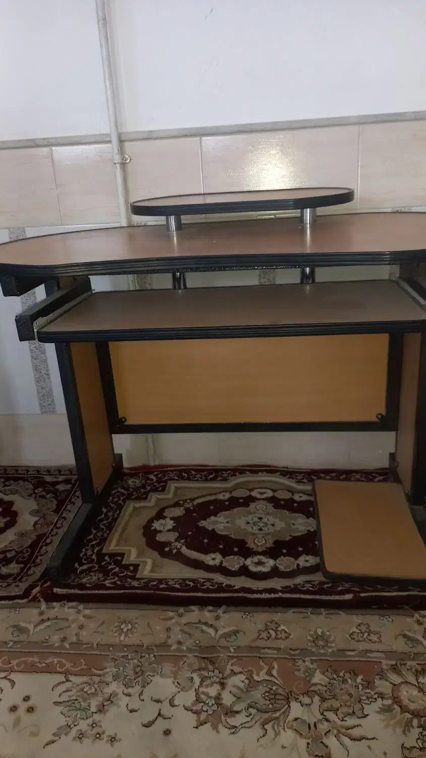 میز کامپیوتر سالم|میز تحریر و کامپیوتر|قم, سراجه (۱۵ خرداد)|دیوار