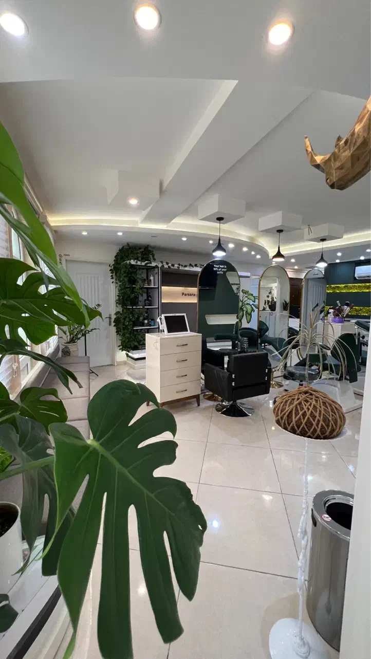 اجاره لاین در سالن زیبایی معتبر و استخدام منشی|خدمات آرایشگری و زیبایی|گرگان, |دیوار