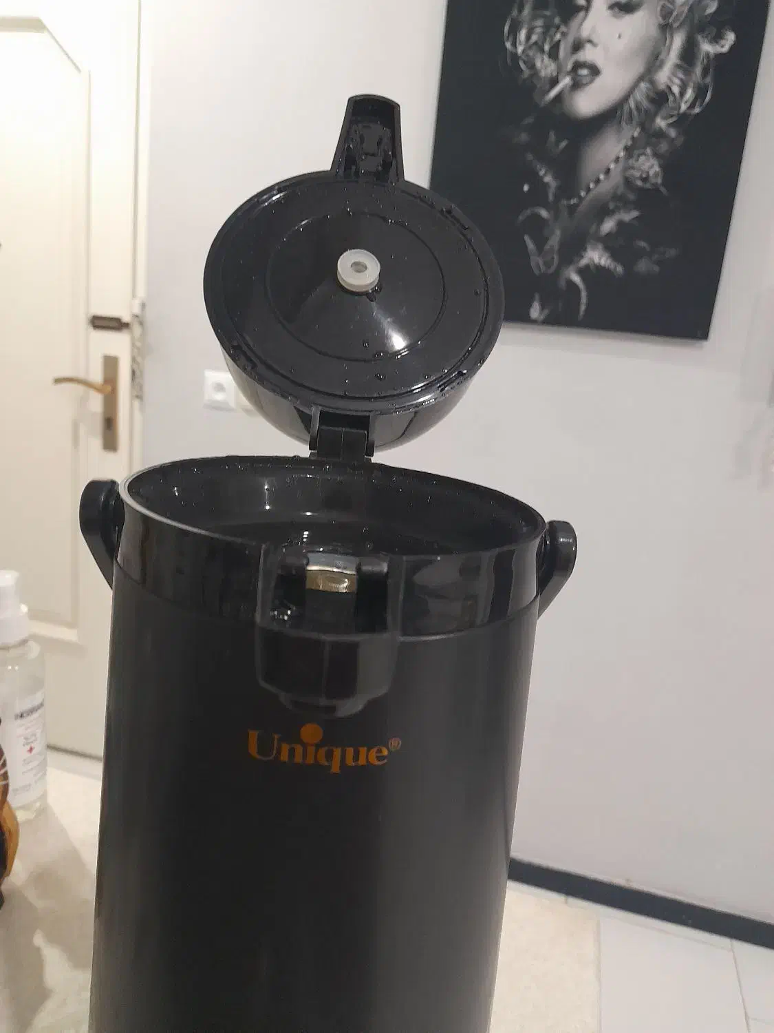 فلاسک مشکی یونیک مدل un 9100 ۲/۵ لیتری|کوهنوردی و کمپینگ|رشت, دیلمان|دیوار