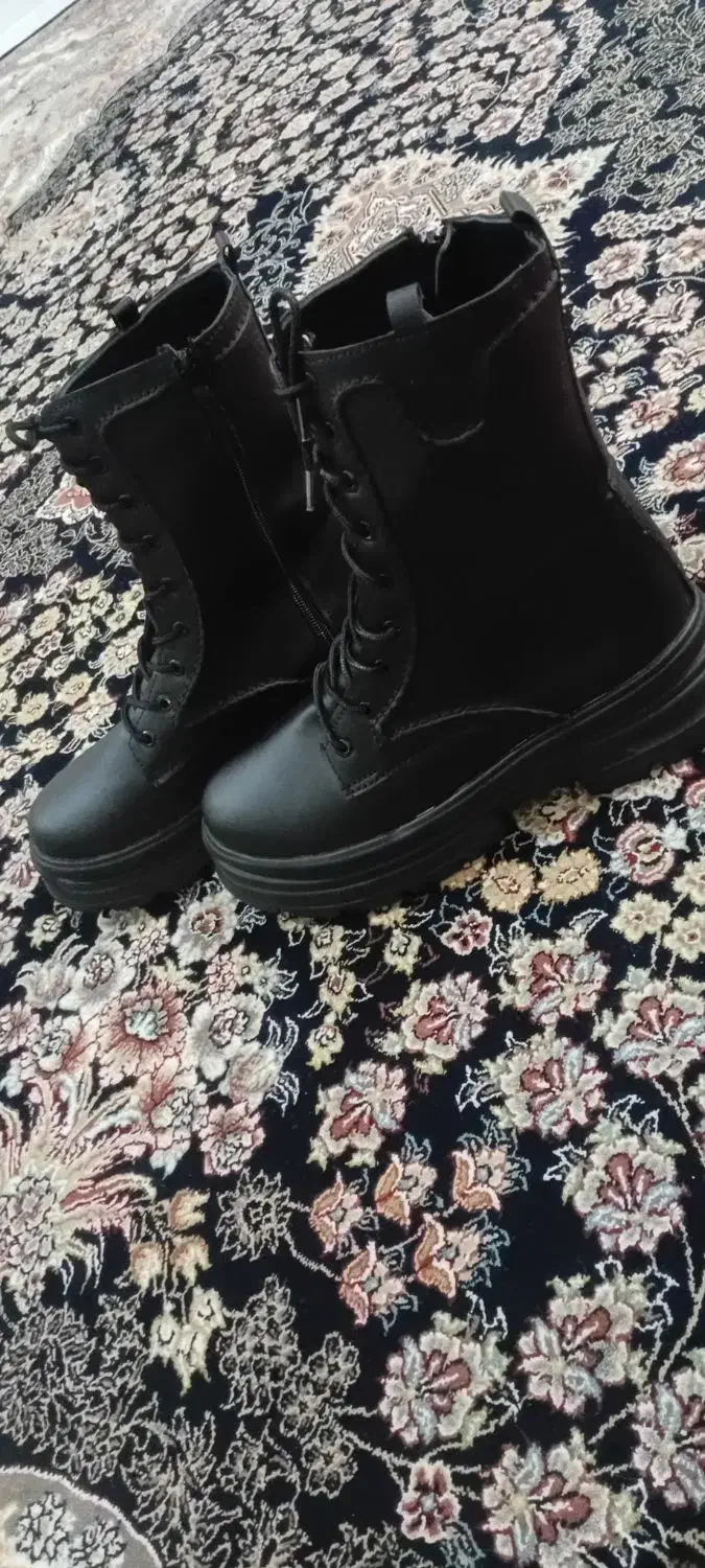 کفش|کیف، کفش، کمربند|پرند, فاز ۶|دیوار