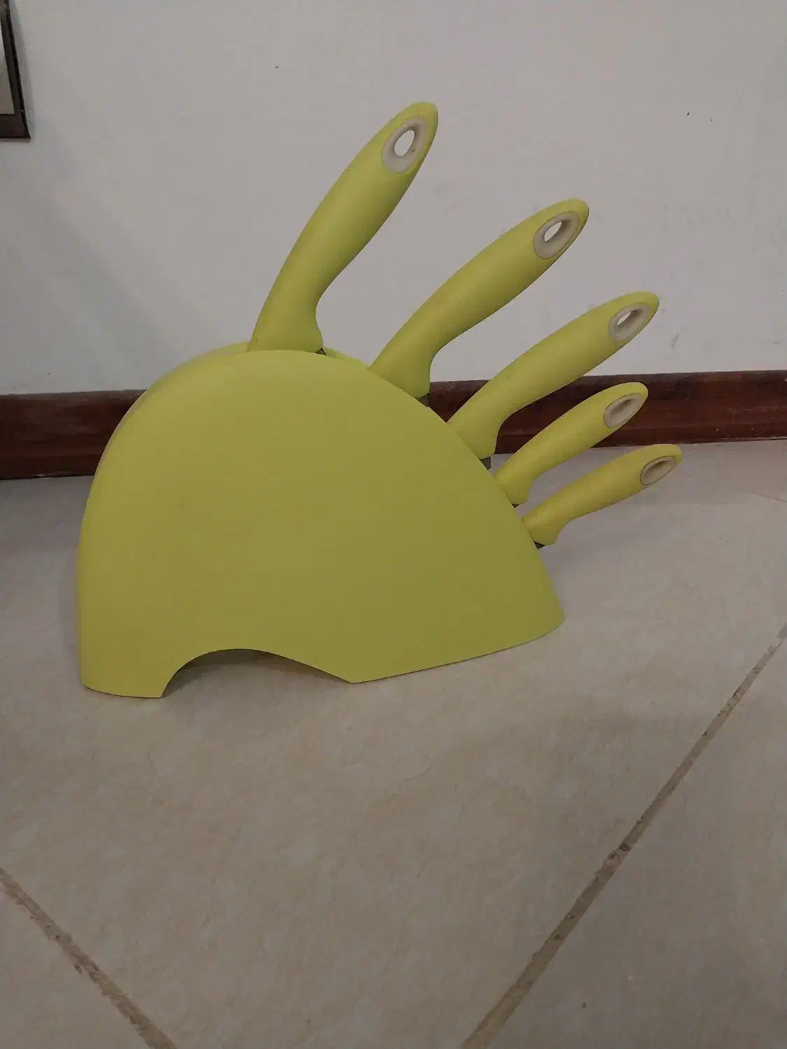 سرویس چاقو|ظروف پخت‌وپز|کیش, |دیوار