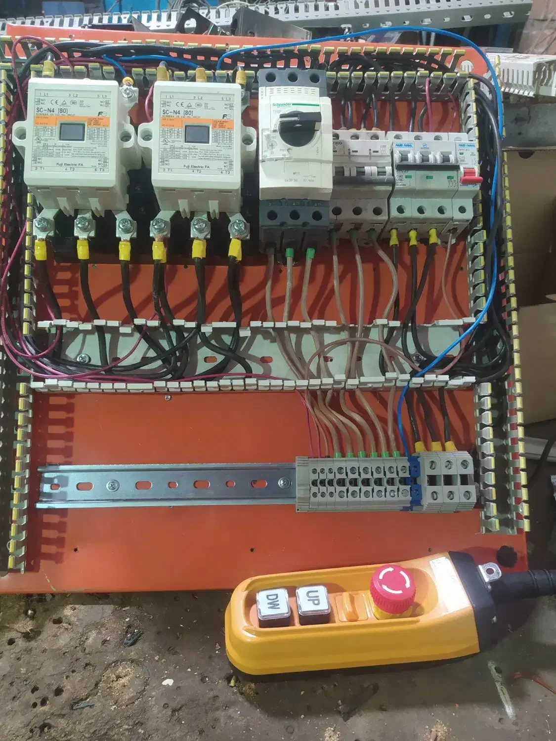 برقکار ساختمان و صنعتی(تک فاز و سه فاز)|خدمات پیشه و مهارت|اسلامشهر, شهرک قائمیه|دیوار