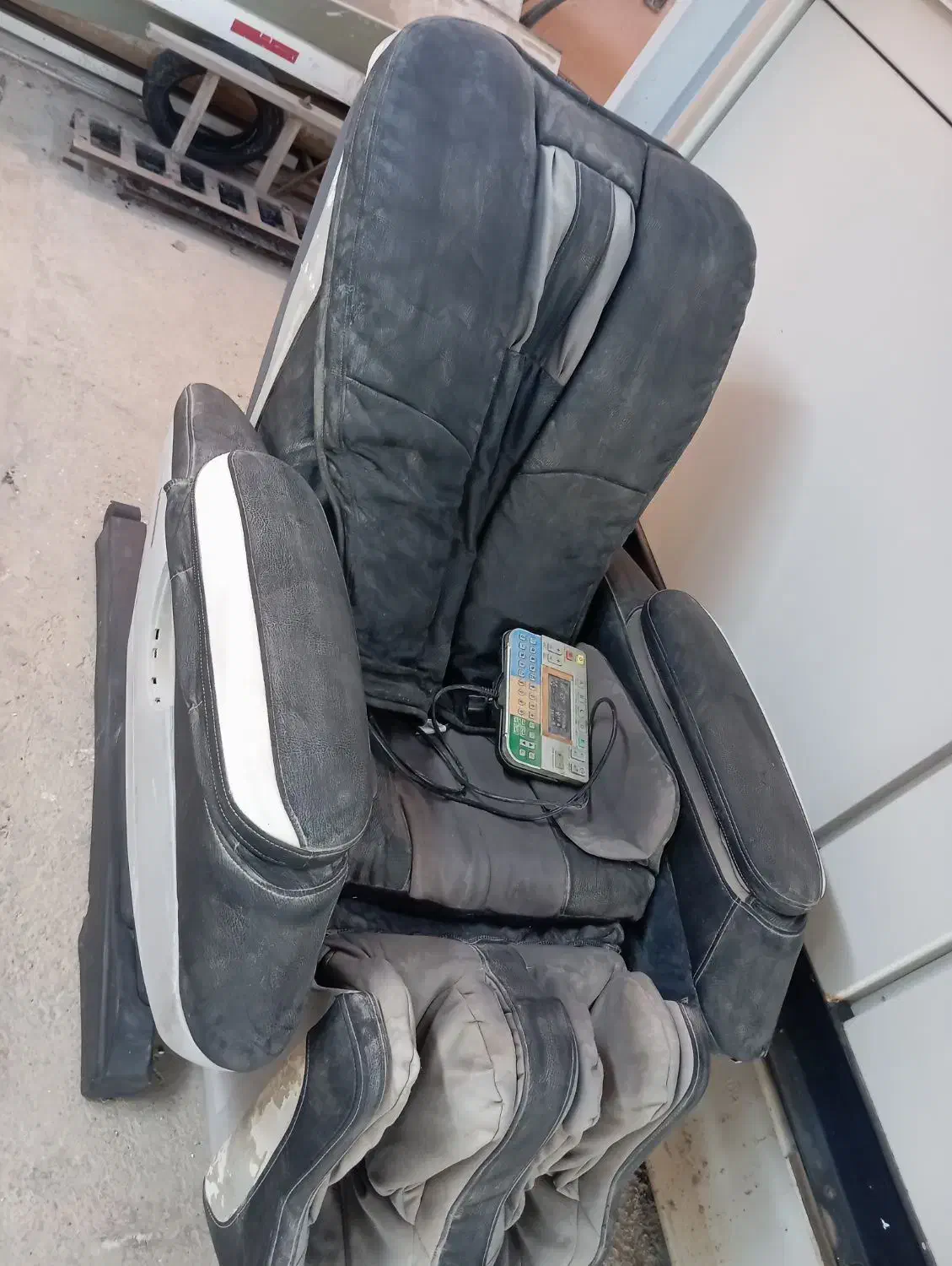 ضایعات|صندلی و نیمکت|کیش, |دیوار