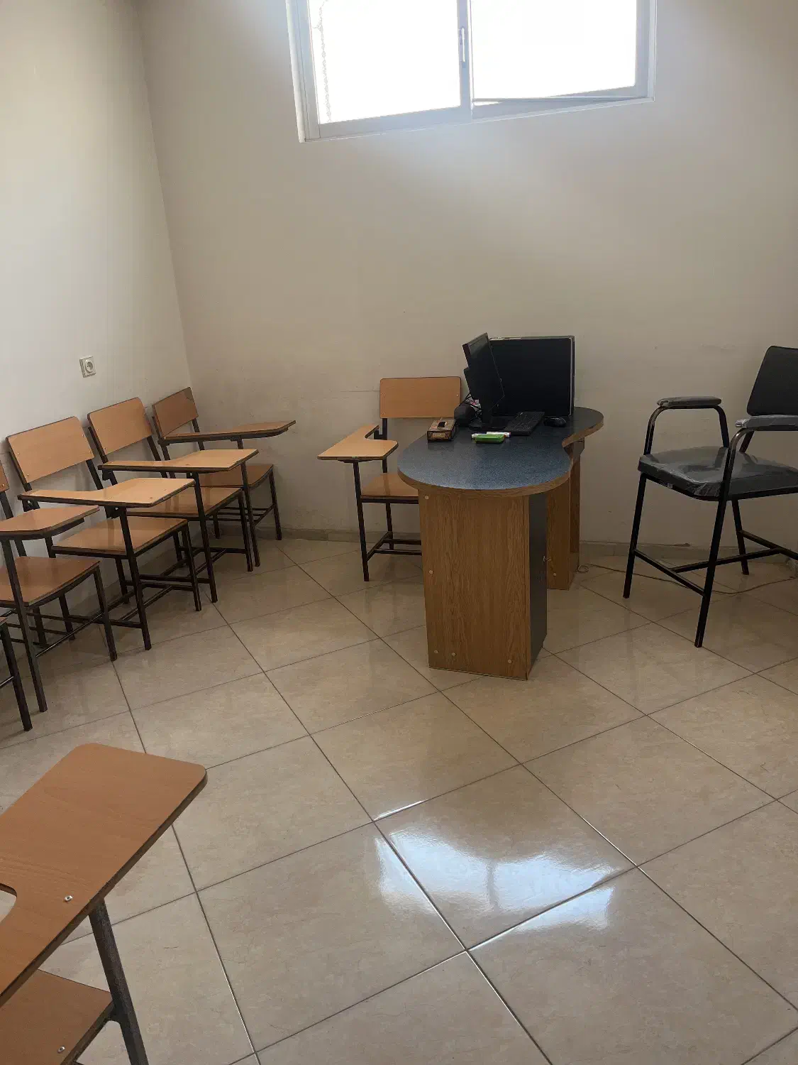 اجاره آموزشگاه محیط آموزشی کلاس تقویتی|اجارهٔ کوتاه‌مدت دفتر کار و فضای آموزشی|اصفهان, ملک‌شهر|دیوار