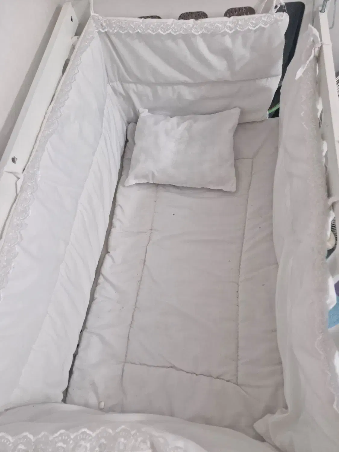 تخت گهواره ی کودک در حد نو|تخت و صندلی بچه|صباشهر, |دیوار