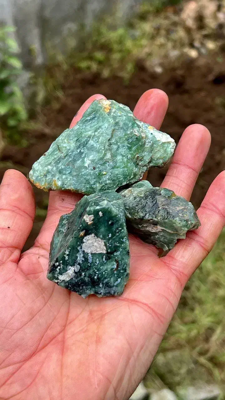 یشم تا ۶۰۰ کیلو موجود کیلویی ۲۰۰|کلکسیون اشیاء عتیقه|گنبد کاووس, |دیوار