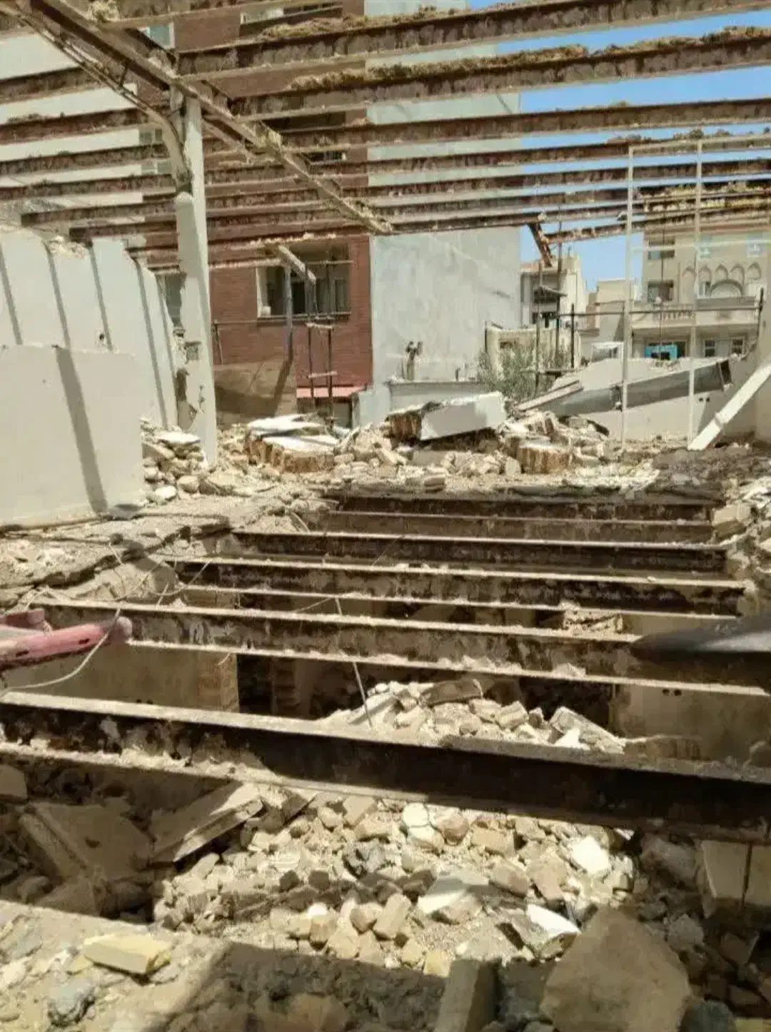 تخریب ساختمان کندن کاری دیوار چینی چاه کنی|خدمات پیشه و مهارت|اراک, |دیوار