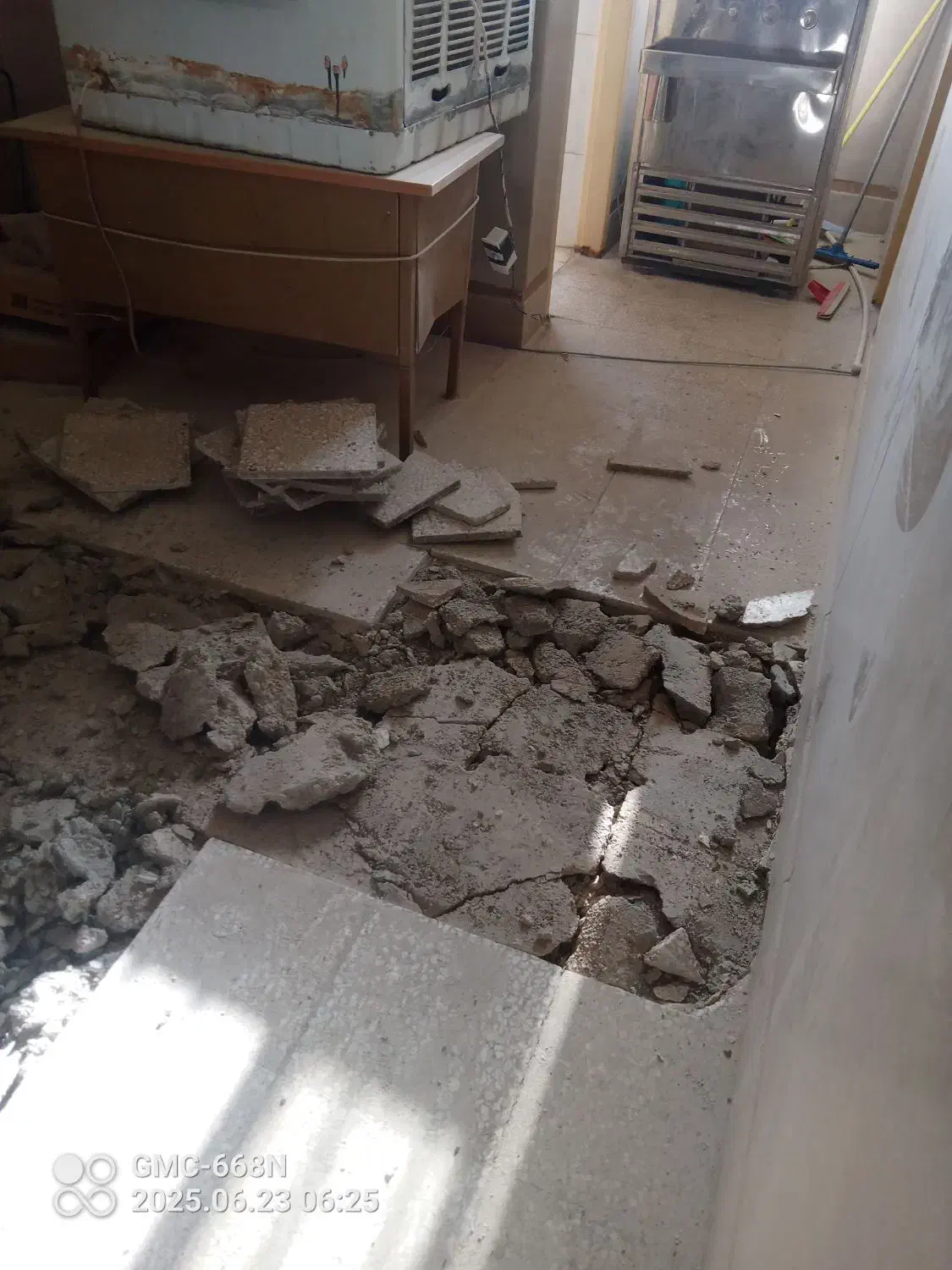 تخریب واستابنا کندهکاری کاشی وغیره فقط زنگ بزنی|خدمات پیشه و مهارت|زاهدان, |دیوار